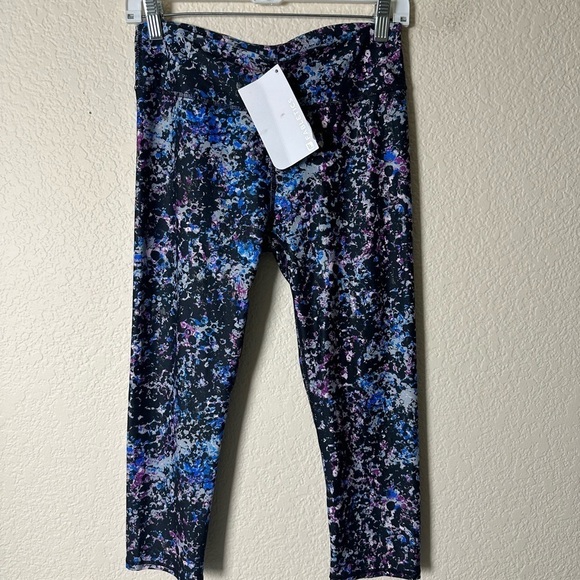 Fabletics Salar Capri Leggings Small Pebble Print Compression Womens Brand New - Picture 1 of 9